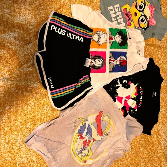 Girls anime bundle - Picture 1 of 1